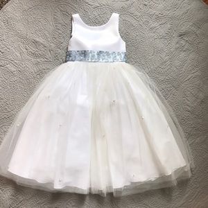Mori Lee Girl’s 1/2 white gown (approx size 6)